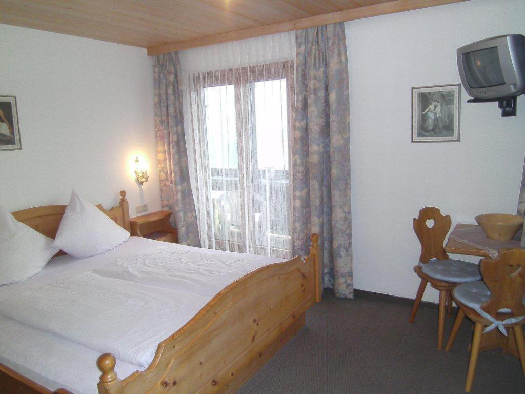Hôtel Gastehaus Rieser à Ried im Zillertal Chambre photo